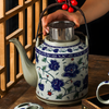 Ancienne théière en porcelaine bleu