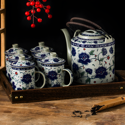 Ancienne théière en porcelaine bleu