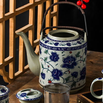Ancienne théière en porcelaine bleu