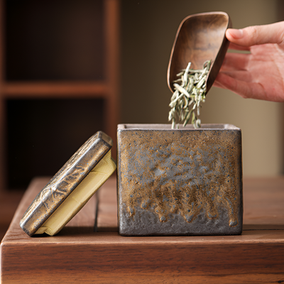 Boite à thé ancienne