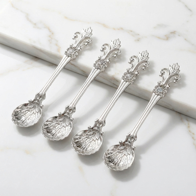 Cuillère à thé ancienne