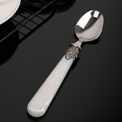 Cuillère à thé élégante