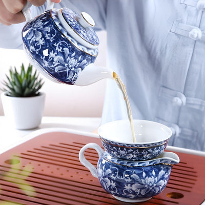 Jolie théière bleue fleur blanche
