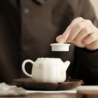 Petite théière en céramique