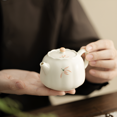 Petite théière en céramique