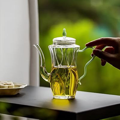 Petite théière individuelle en verre