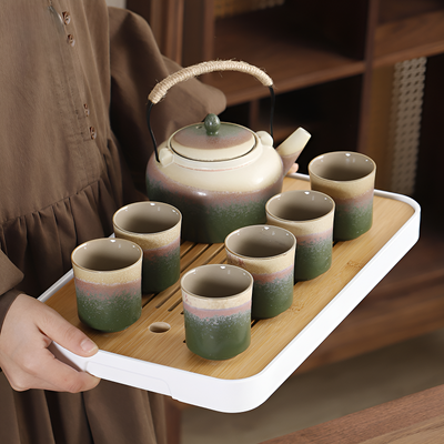 Service à thé japonais design épuré