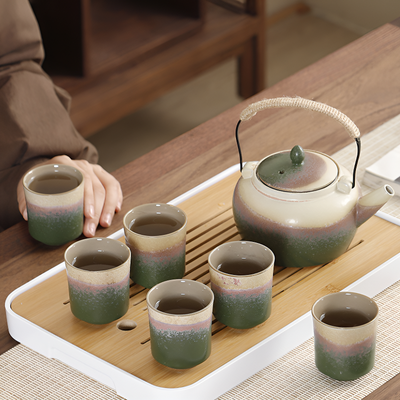 Service à thé japonais design épuré