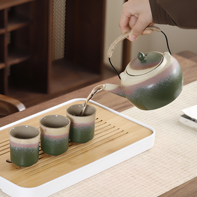 Service à thé japonais design épuré