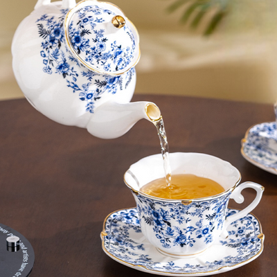 Service à thé porcelaine blanc et bleu