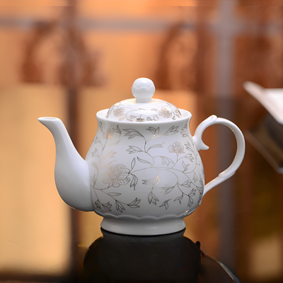 Service à thé porcelaine à fleurs