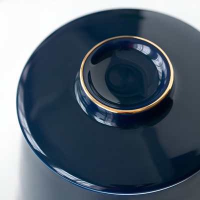 Tasse à thé avec infuseur bleu