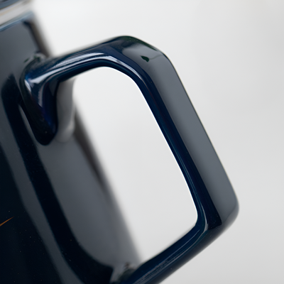 Tasse à thé avec infuseur bleu