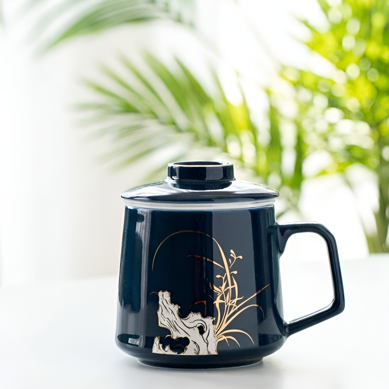 Tasse à thé avec infuseur bleu