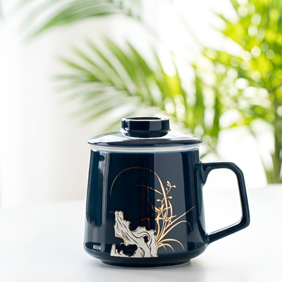 Tasse à thé avec infuseur bleu