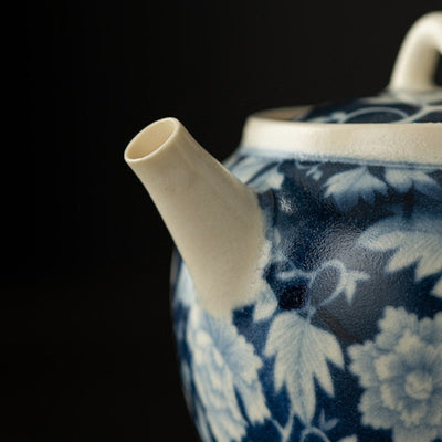 Théière ancienne fleur bleue