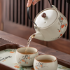 Théière ancienne porcelaine fond blanc