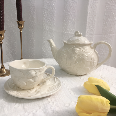 Théière anglaise décor romantique