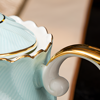 Théière anglaise finition dorée