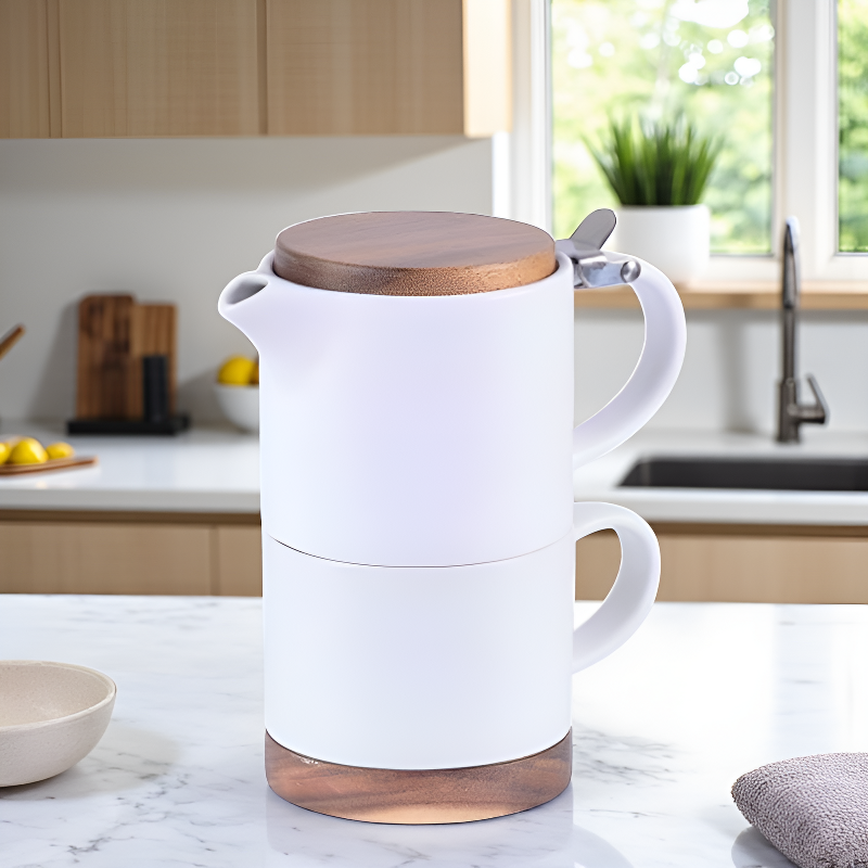 Théière blanche avec bol