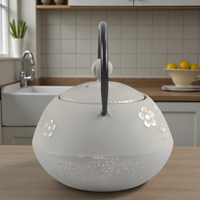 Théière blanche en fonte