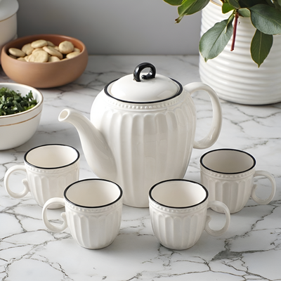 Théière blanche et noire