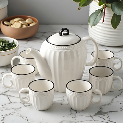 Théière blanche et noire