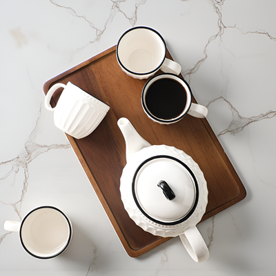 Théière blanche et noire