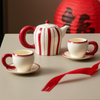 Théière blanche et rouge