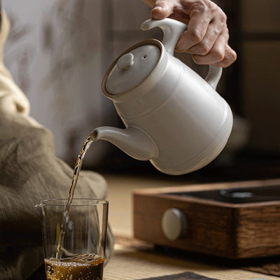 Théière blanche scandinave