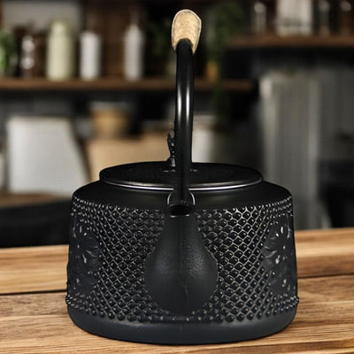 Théière en fonte avec filtre pour le thé