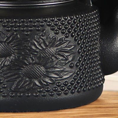 Théière en fonte avec filtre pour le thé