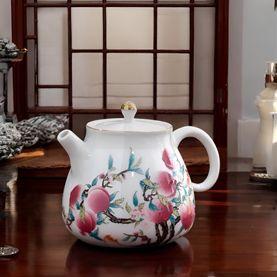 Théière en porcelaine avec des motifs